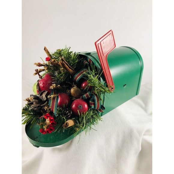 VINTAGE CHRISTMAS DECORATION GreenTin Mailbox Floral Fruit Arrangement - Picture 2 of 9